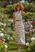 Maxikleid Creme-Khaki – Viskosekleid mit Allover-Print und Rüschenkragen